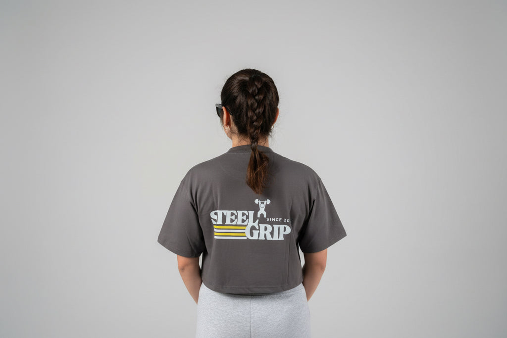 Camiseta Cropped STEEL GRIP – Gris Asfalto
